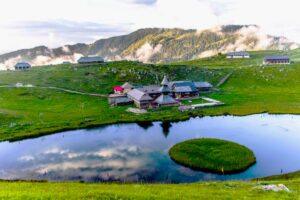 prashar-lake-temple
