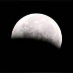 रविवार को लग रहा इस वर्ष का अंतिम चन्द्र ग्रहण Moon