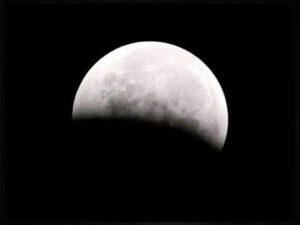 3 मार्च को लगेगा इस वर्ष का सबसे लंबा चंद्र ग्रहण Moon