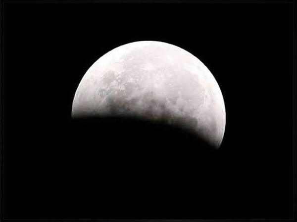 रविवार को लग रहा इस वर्ष का अंतिम चन्द्र ग्रहण 32176-3-lunar-eclipse-7-august-precaution-during-eclipse-640x479