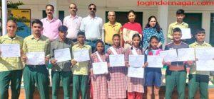 principal-with-students