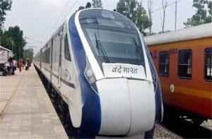 ऊना में 10 दिन बाद रेल सेवा बहाल, अढ़ाई घंटे देरी से पहुंची वंदे भारत vande-bharat-train