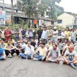 मापतोल विभाग द्वारा चालान के बाद व्यापारियों ने किया चक्का जाम chakka-jam-news