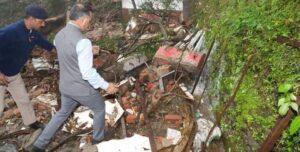 द्रंग में मकान तले दबे 7 लोग, शिमला के शिवबाड़ी मंदिर में रेस्क्यू जारी landslide at shimla