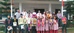 winner-students-with-staff
