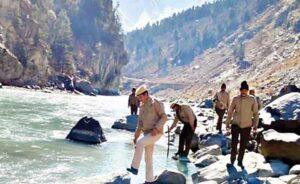 सतलुज में बह गए बेटे को ढूंढने पर एक करोड़ का इनाम घोषित satluj-river