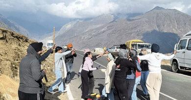 Rohtang Baralacha Kunzum Shinkula Snowfall