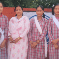 tikroo-school-students-with-principal