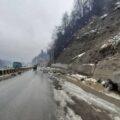 हिमाचल में 482 सड़कों सहित दो नेशनल हाई-वे में यातायात हुआ बंद mandi-manali-road