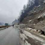 हिमाचल में 482 सड़कों सहित दो नेशनल हाई-वे में यातायात हुआ बंद mandi-manali-road