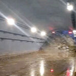 मंडी की झलोगी टनल के मुहाने पर गिरा पहाड़ गिरने से अंदर फंसे 30 वाहन tunnel