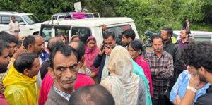 बुधवार को आपदाग्रस्त क्षेत्रों में मौके पर पहुंचे जीवन ठाकुर jeevan-thakur-disaster-area-visit