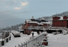 पर्यटकों की चहल-पहल से वीकेंड पर कुफरी में रौनक