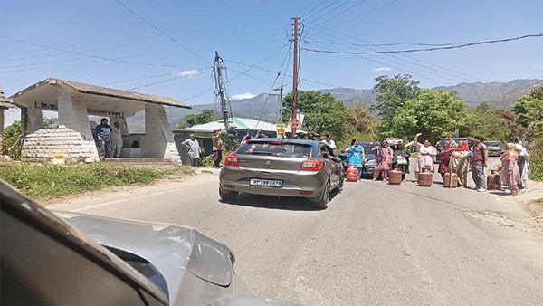 Jhalwan State Highway Gas Cylinder Road Block