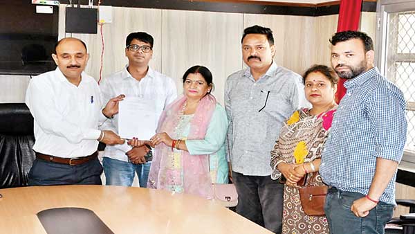 जोगिन्दरनगर में पार्षद संतोष कुमारी बनी नगर परिषद अध्यक्ष