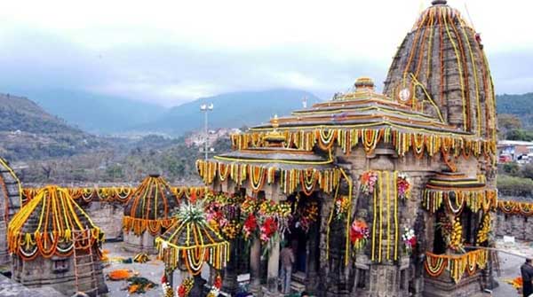 बैजनाथ शिव मंदिर में श्रद्धालुओं ने की पूजा अर्चना