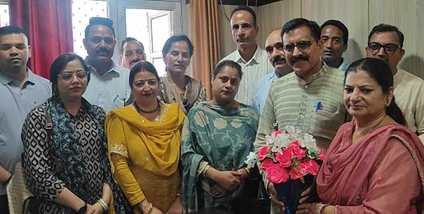 जोगिन्दरनगर नगर परिषद के अध्यक्ष व उपाध्यक्ष ने ली शपथ