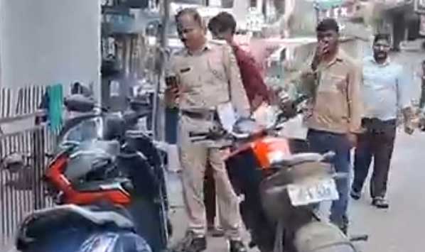 तेज़ रफ़्तार बाइक की टक्कर से घायल स्कूटी सवार कारोबारी टांडा रैफर