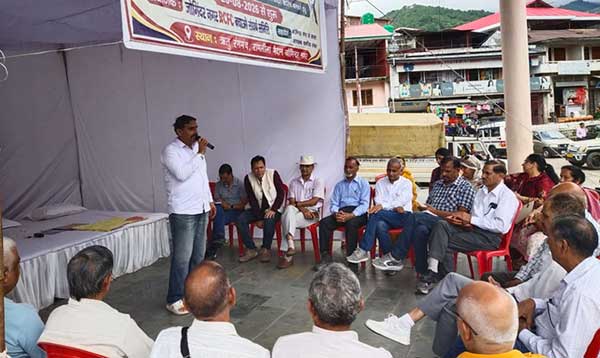 आरसीएफ सेंटर नौणी ट्रांसफर करने के विरोध मेें शुरू हुआ क्रमिक अनशन