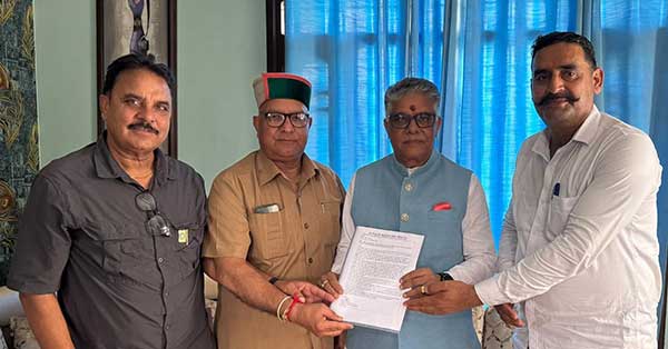 लोकसभा व मंडी की सांसद से मिला आर.सी.एफ.सी बचाओ संघर्ष समिति का प्रतिनिधिमंडल