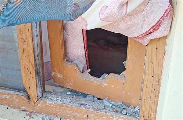दिन-दिहाड़े ​चोरी का प्रयास कर रहे चोर को ग्रामीणों ने पकड़ा